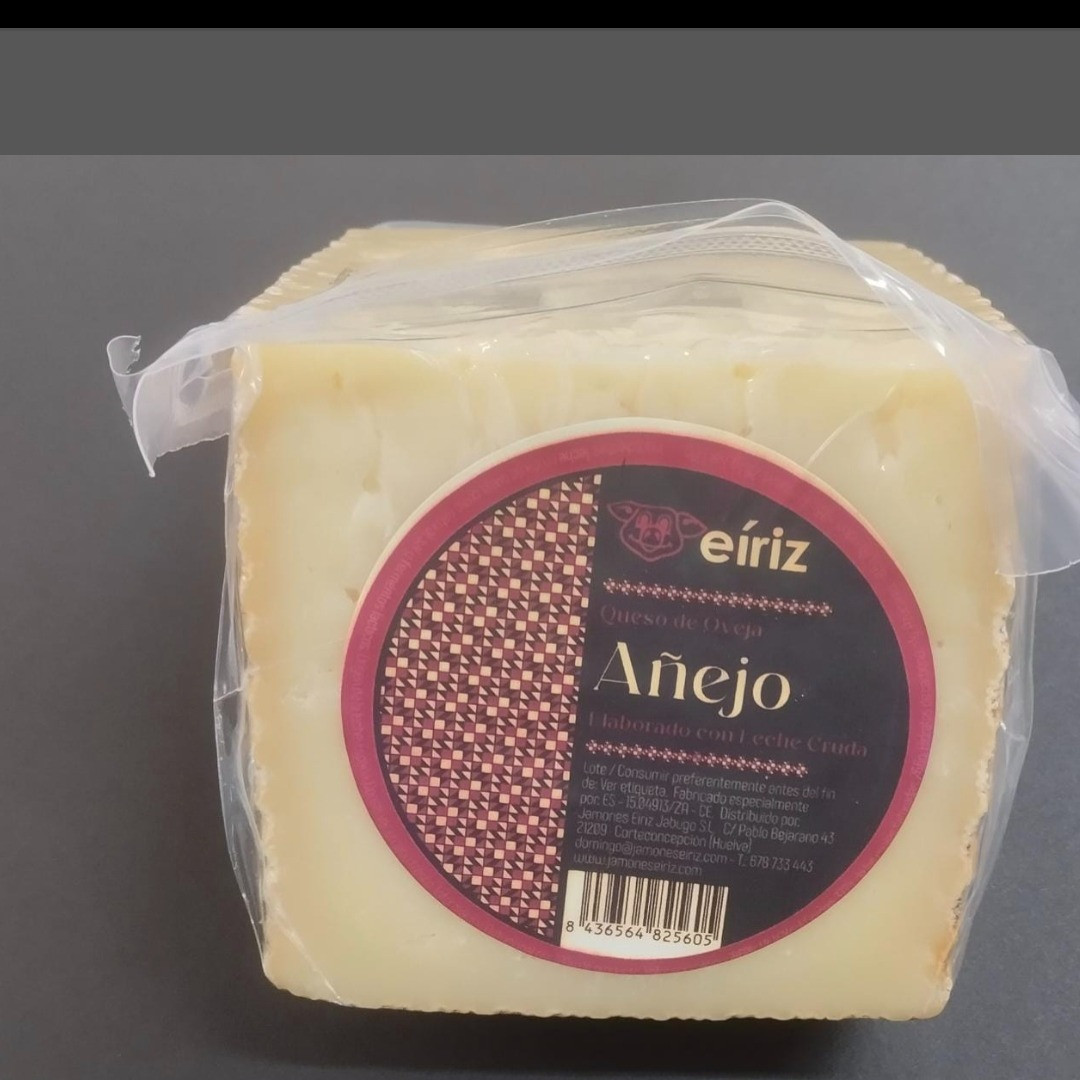 Queso Eiriz Puro de Oveja con leche cruda.