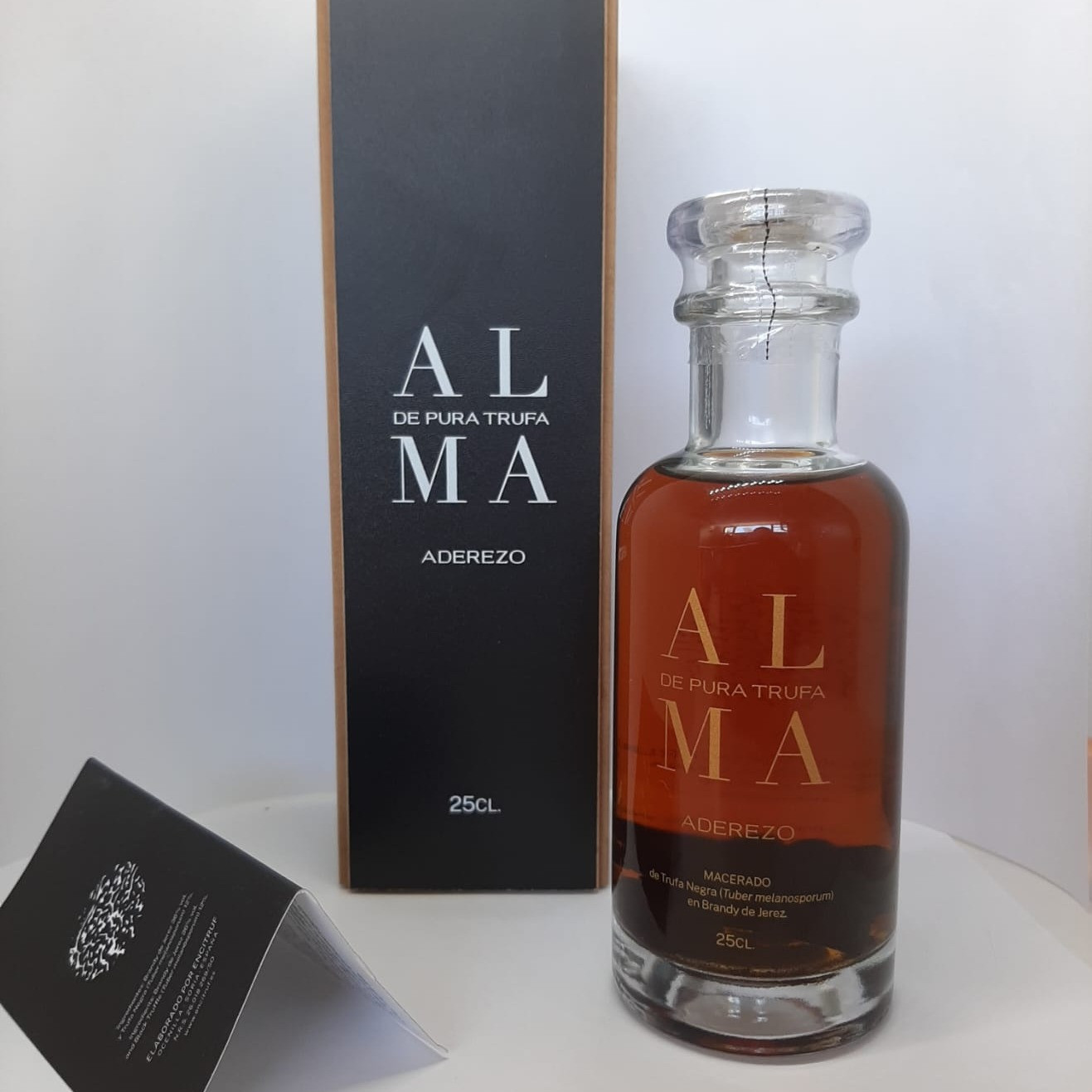 Aderezo de trufa tuber melanosporum con brandy de Jerez
